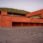 510470a8b3fc4b7992000241_pago-de-carraovejas-winery-estudio-amas4arquitectura-_f01-1000x429